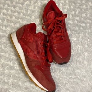 Reebok red and retro! Leather & suede sneakers tennis shoes size 7.5